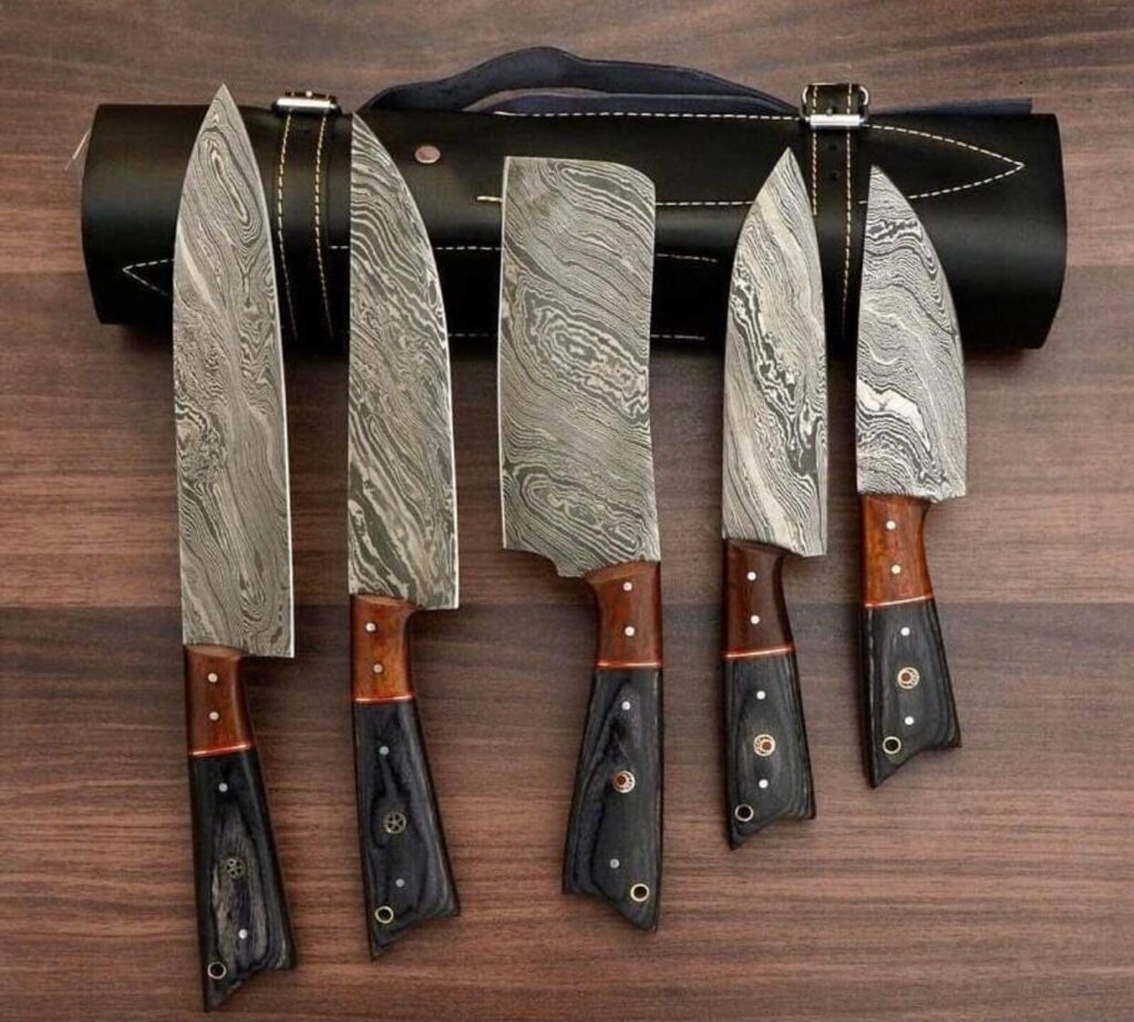 Damascus chef set comes with beautiful leather roll