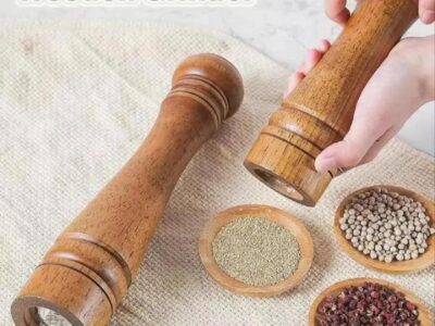 Wooden salt and pepper manual grinder