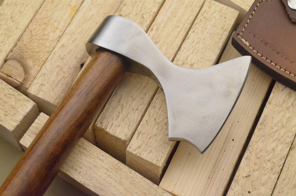 D2 AXE