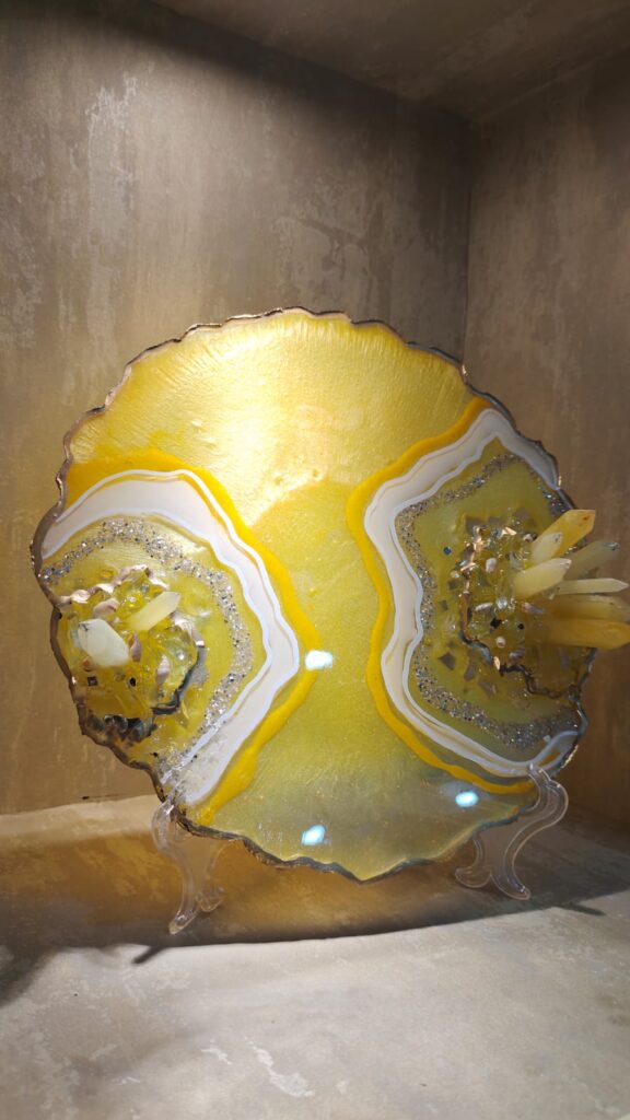 Resin Art Products (Clocks, Trays, Decoration Pieces)