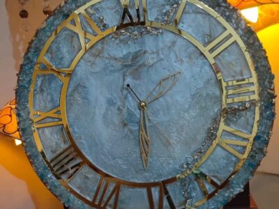 Resin Art Products (Clocks, Trays, Decoration Pieces)