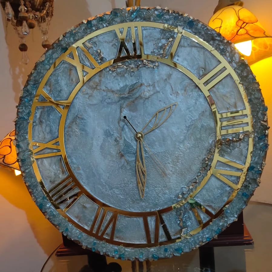 Resin Art Products (Clocks, Trays, Decoration Pieces)