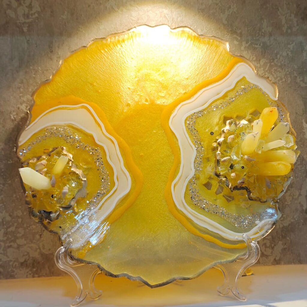 Resin Art Products (Clocks, Trays, Decoration Pieces)