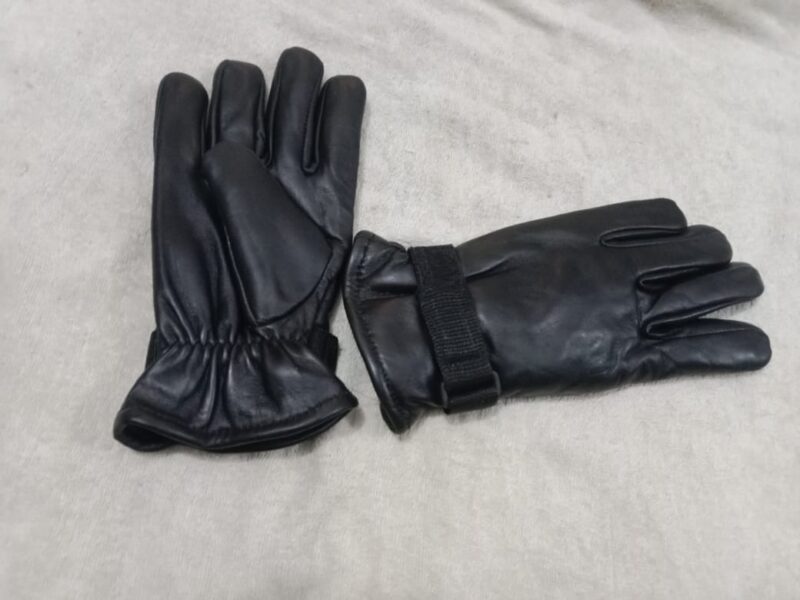 Leather gloves