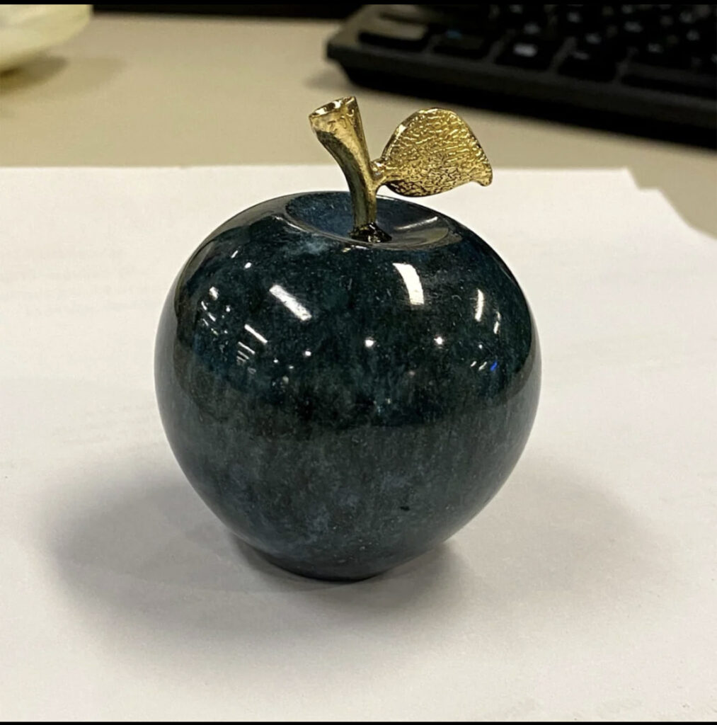 Paperweight apple 4x4