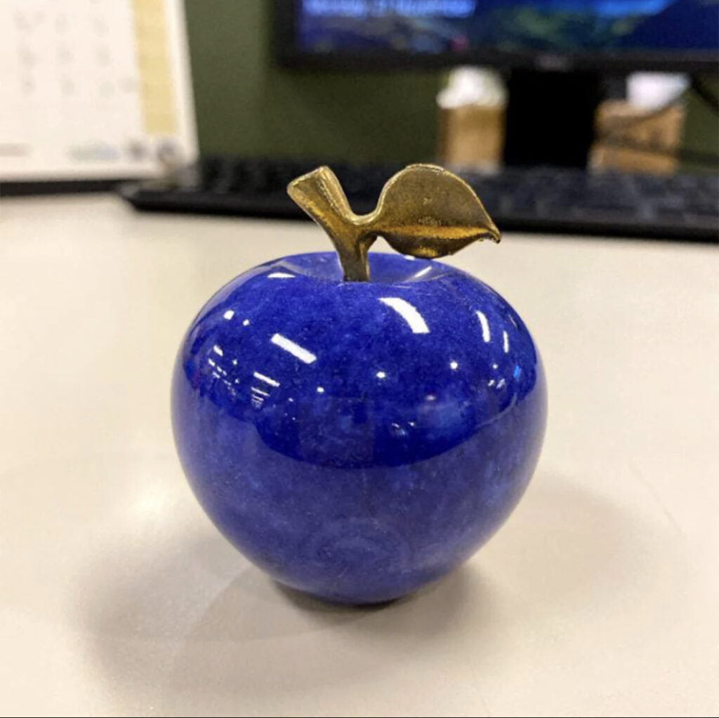 Paperweight apple 4x4
