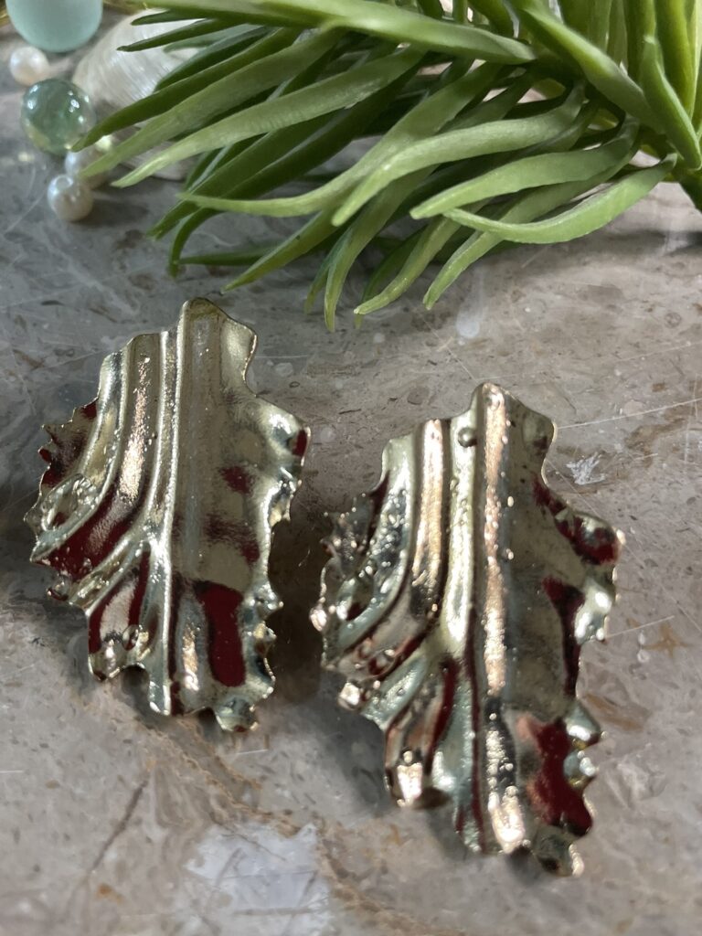 Artificial jewellery