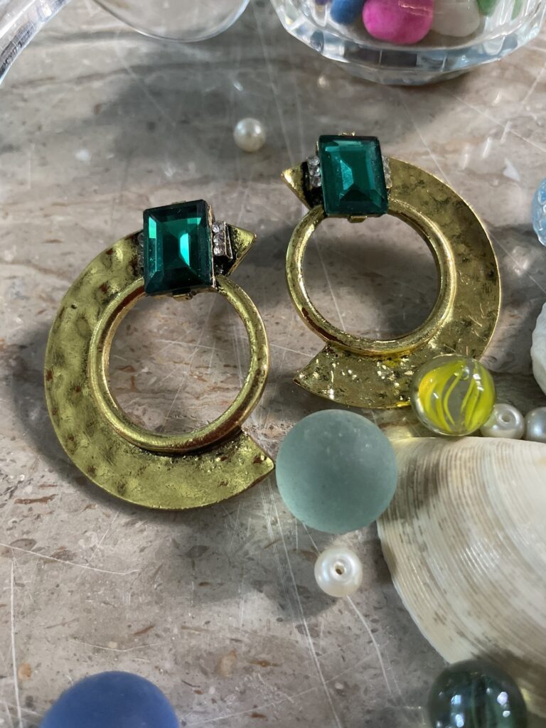 Artificial jewellery