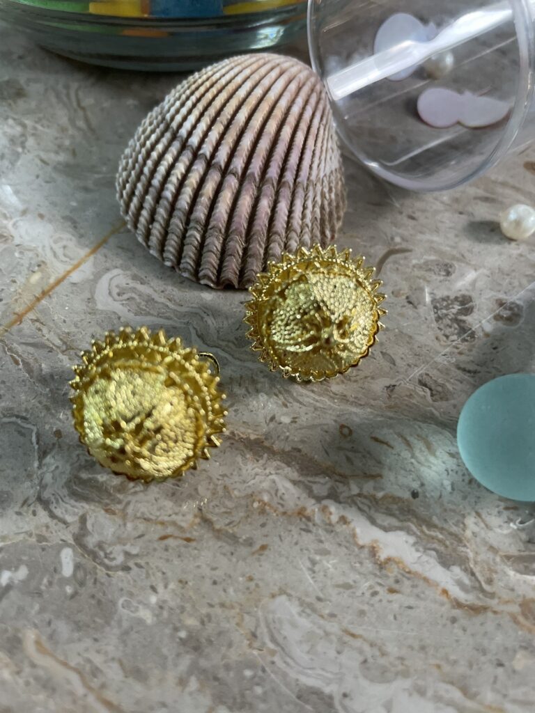 Artificial jewellery