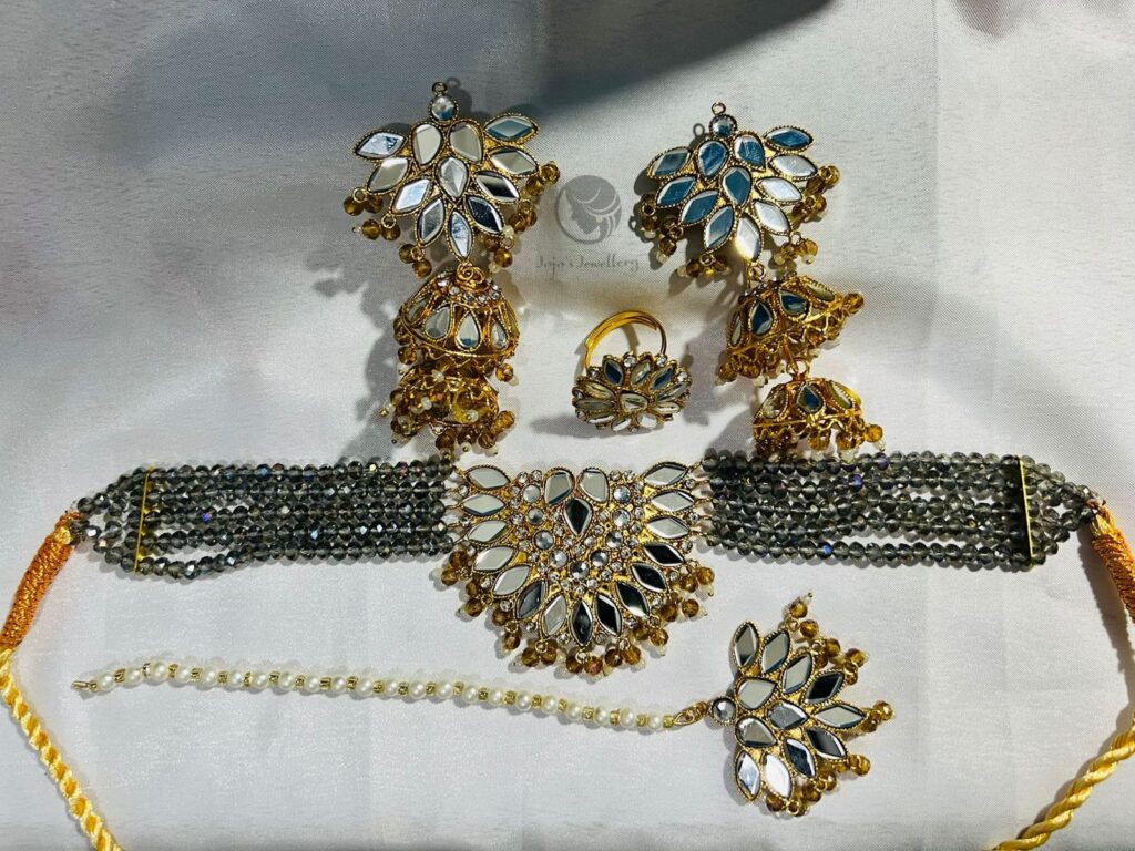 Choker set
