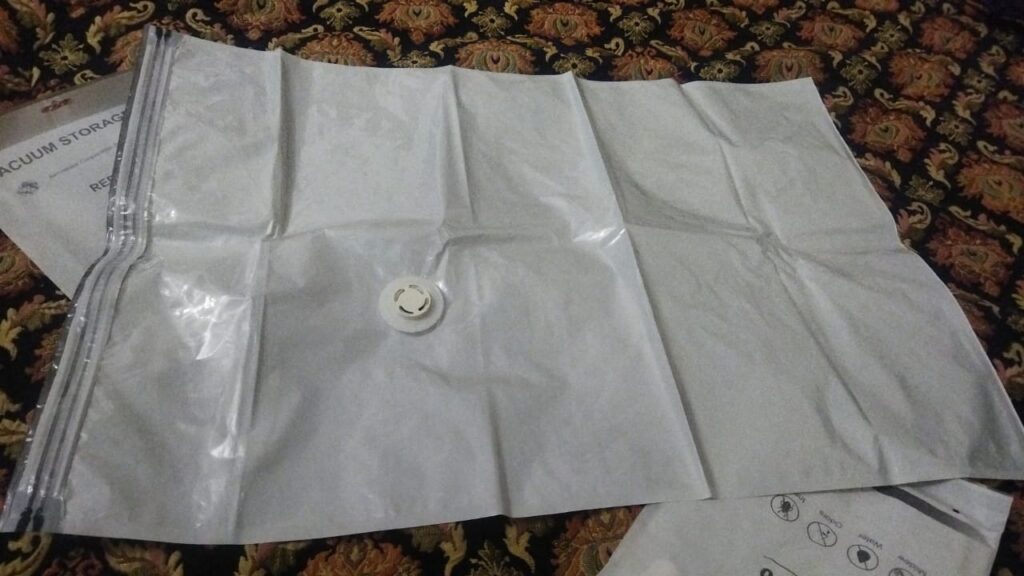 Vacuum bags for traveling
