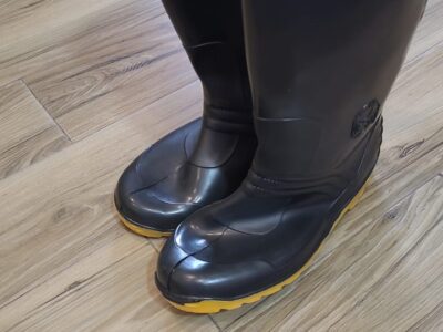 Safety boots