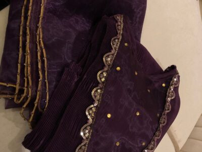 High quality fabric stitch ladies suits available