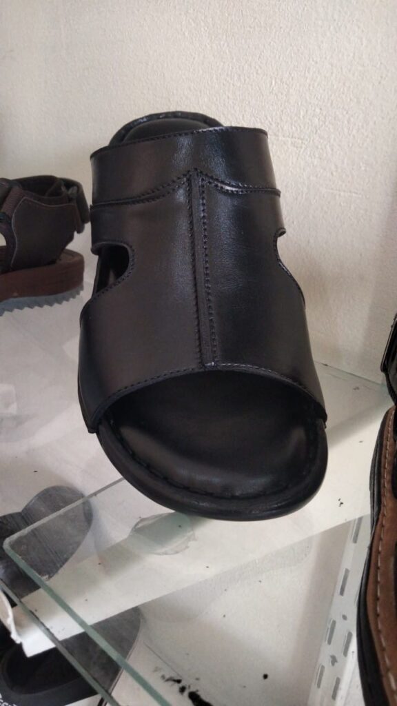 100% pure leather chappal