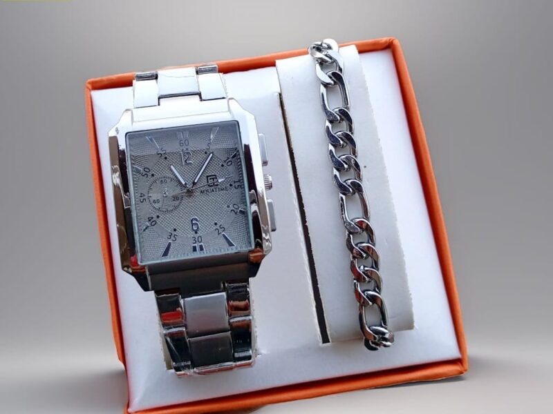 Men Chain Watch With Box And Bracelet.