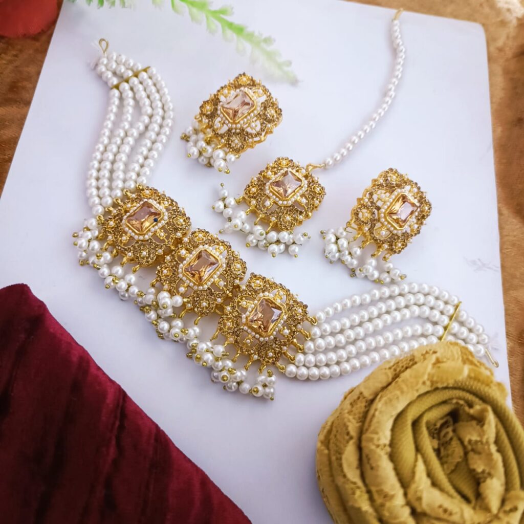 casting fine quality noratan real stone prty set.