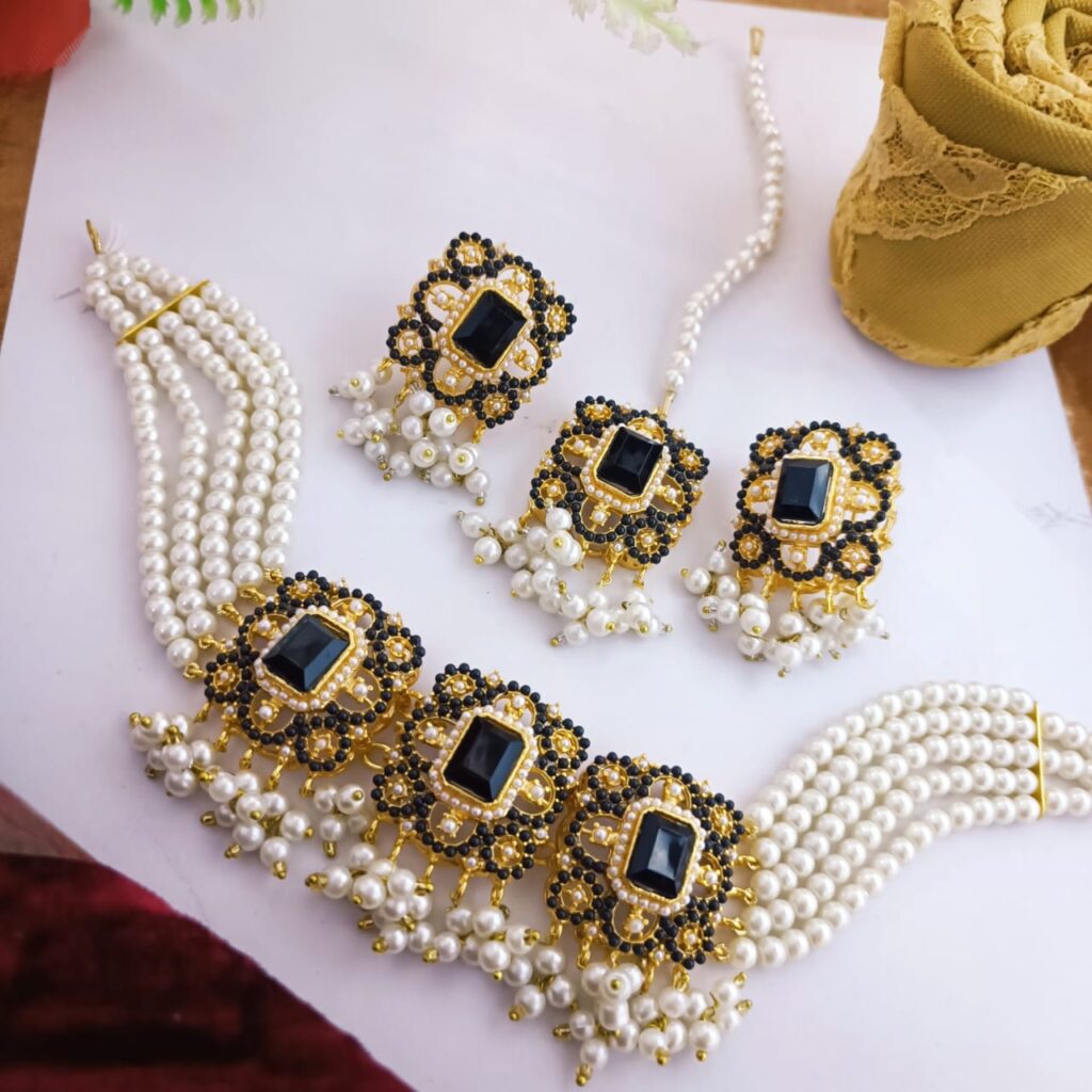 casting fine quality noratan real stone prty set.