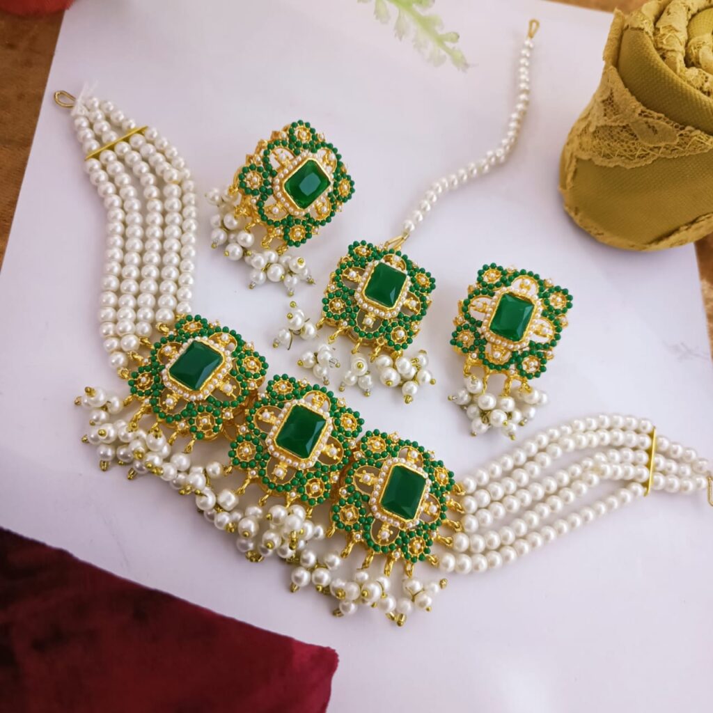 casting fine quality noratan real stone prty set.