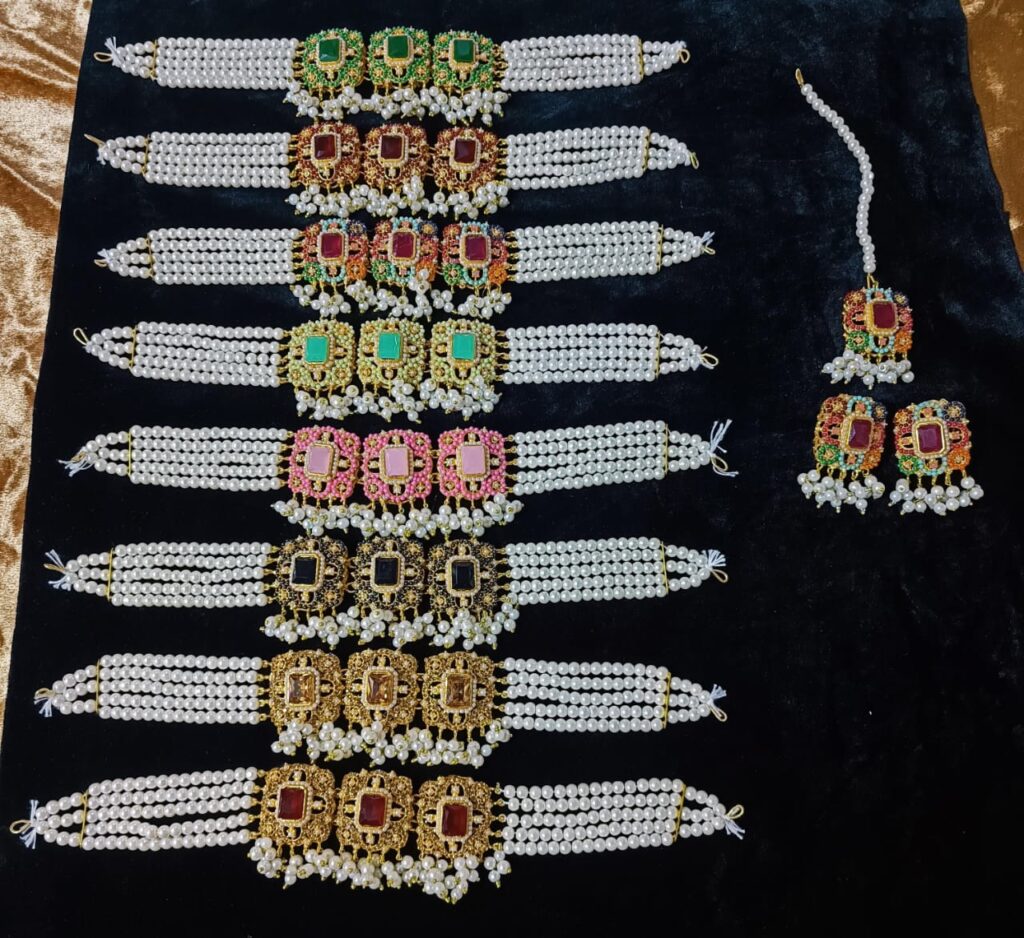 casting fine quality noratan real stone prty set.