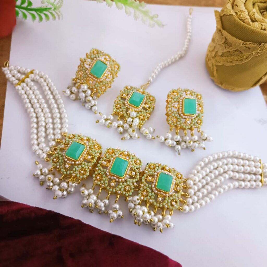 casting fine quality noratan real stone prty set.