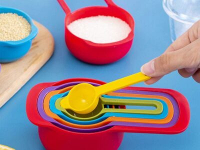 6pcs Plastic Measuring Spoon Set with Scale Measuring Cup. Random Colours