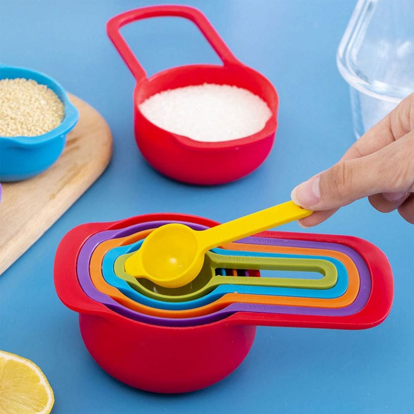 6pcs Plastic Measuring Spoon Set with Scale Measuring Cup. Random Colours