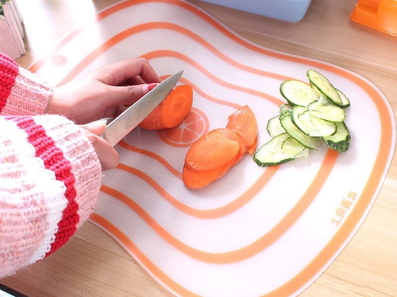 1pc Mini Silicone Plastic Chopping Board Food Cutting plastic Chopping Board Size 20 x 14 CM Random Colors