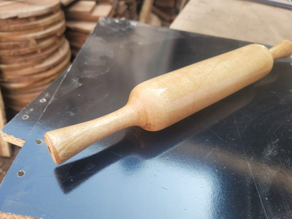 Wooden rolling pan (belna)