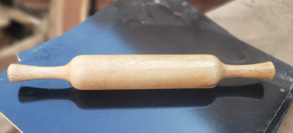 Wooden rolling pan (belna)