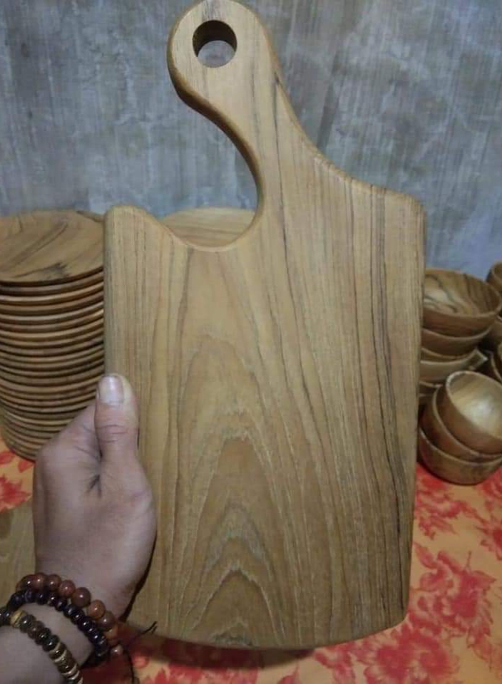 Wooden cutting board